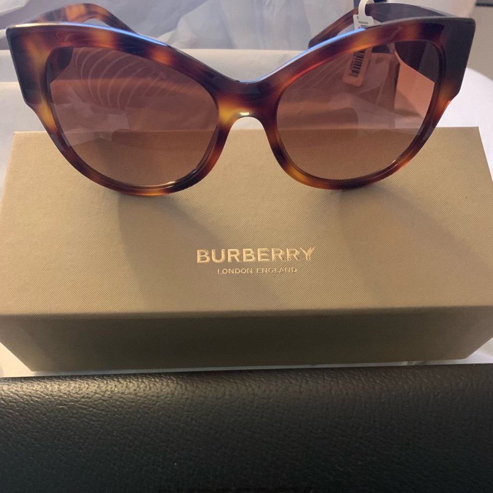 NEW BURBERRY SUNGLASSES